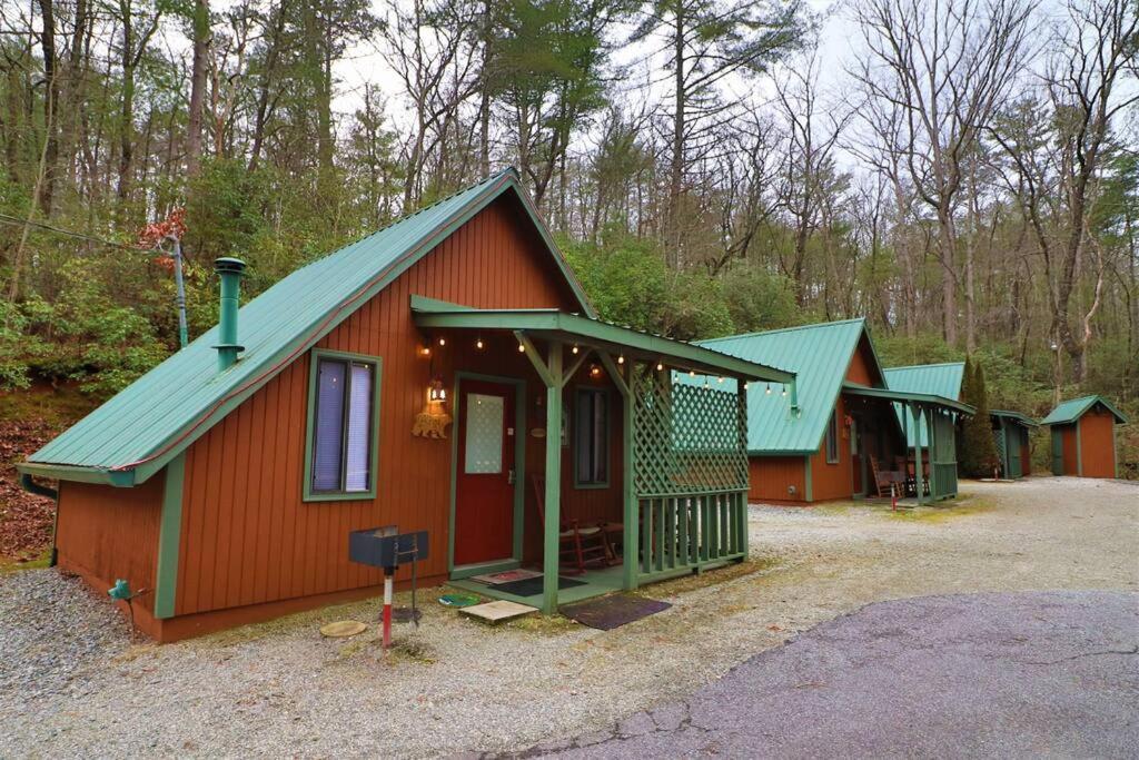 Cute Updated Mountain Cabin Fireplace #3 Helen Exterior photo